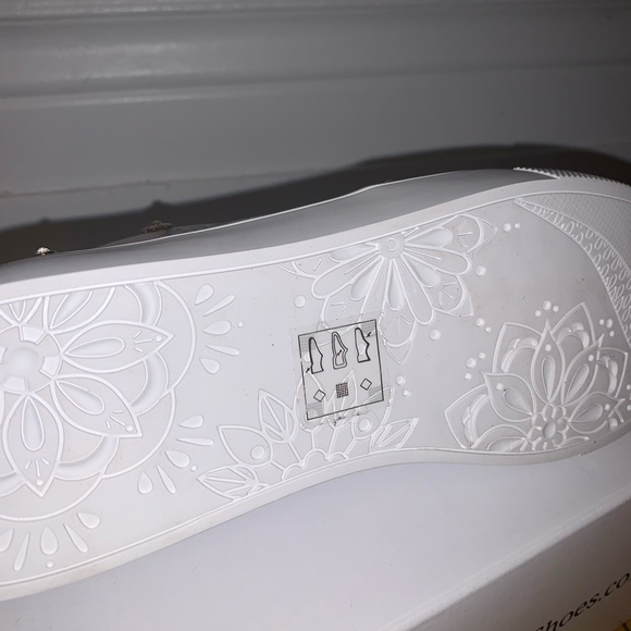 Beautiful white black and yellow Aldo sneakers - Picture 4 of 4